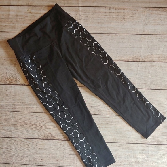 ATHLETA CROPPED LEGGINGS WITH LACE ON SIDES - Picture 1 of 4